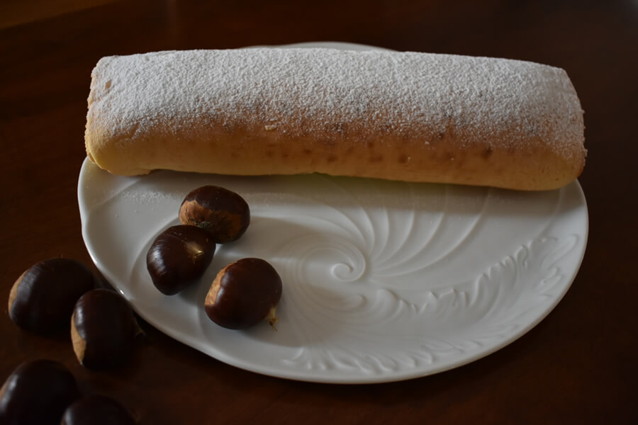 Pan di Spagna farcito con castagne e cioccolato fondente