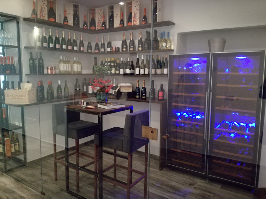 Wine room del Ristorante Oyster Bari