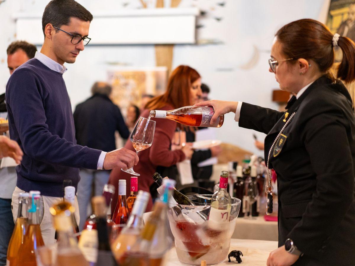 Degustazione sui vini rosati a Rosa Positivo 2024 a Portobuffolè